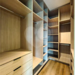 Indaiatuba - Condominio Villa Sapezal - 318 m² de Terreno - 230 m² de Área Construída - 3 suítes, sendo 1 Master com closet planejado - Sala de TV - Sala de estar integrada à Sala de jantar - Cozinha com móveis planejados - Despensa - Escritório planejado - Lavabo - Piscina com preparação para aquec
