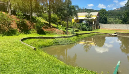 Vende-se chácara com lago Nazare Paulista com 3.000 m²