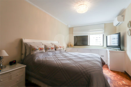 Apartamento à venda com 4 quartos, sendo 3 suítes, em Campo Belo, São Paulo, SP