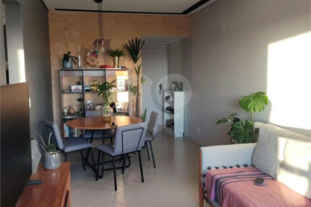 Apartamento de 60m2 na Saúde com 2 dorms, 1 suíte, 2 banheiros, 2 vagas. Estuda permuta.