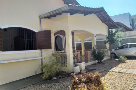 Casa à Venda no Jardim Itália em Vinhedo/SP