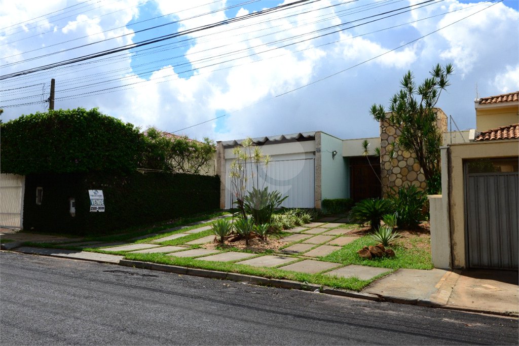 Casa térrea em Araraquara/SP.