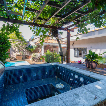 Casa à venda com 3 suítes em Chácara Monte Alegre, São Paulo, SP