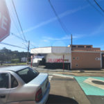 Linda Casa com Comercio ao lado independente.