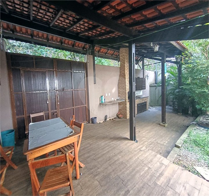 SOBRADO DE 426,0 M² COM 04 SUITES, SALÃO DE FESTAS, 06 VAGAS,06 BANHEIROS E PISCINA PARA LOCAÇÃO OU VENDA NO BARRO BRANCO