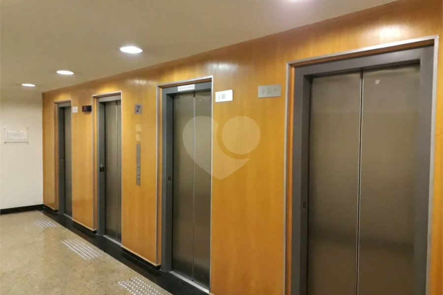 Conjunto Comercial na Av. Paulista, Anexo ao Metrô Brigadeiros