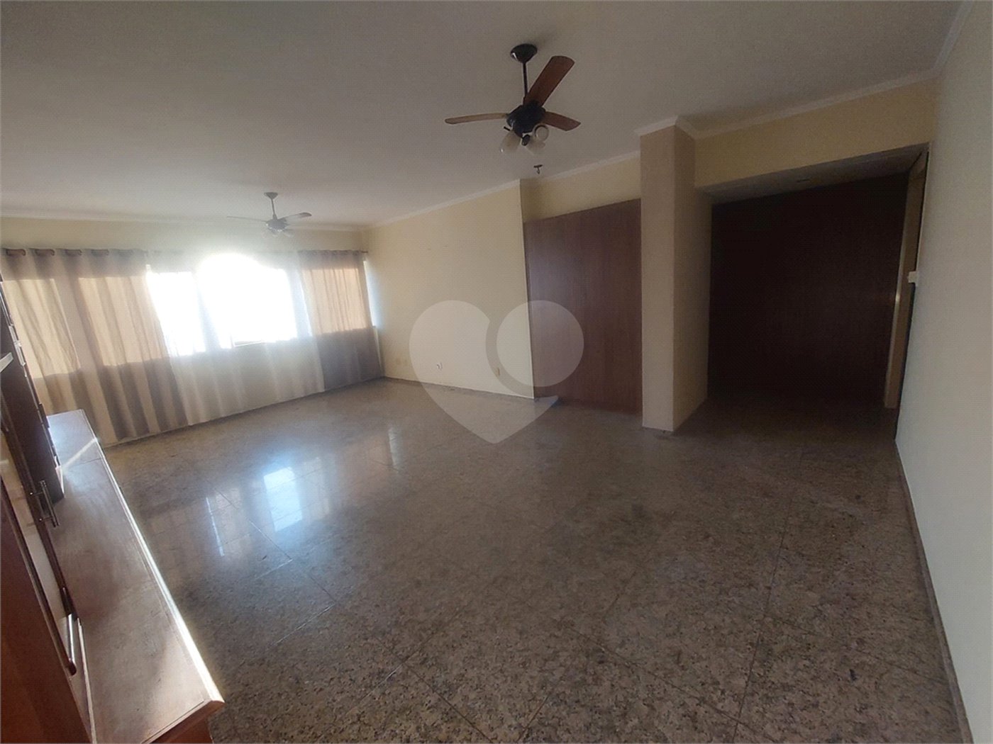 Apartamento Edifício Roberto Martinez .