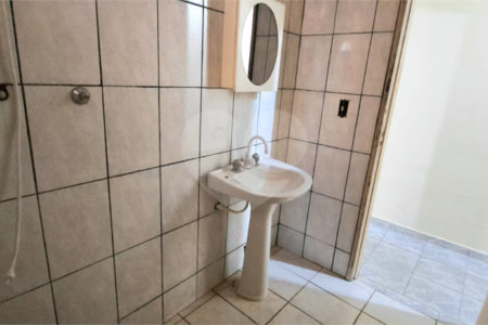 Casa ampla em bairro tranquilo – excelente oportunidade para morar ou investir!