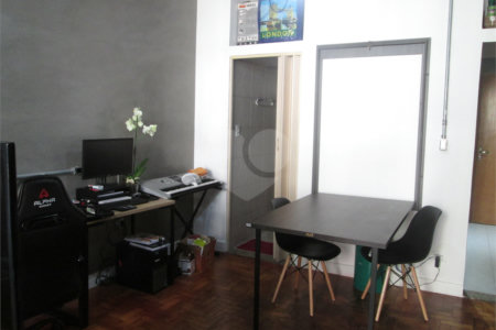 APARTAMENTO TODO REFORMADO!! 1 dormitório. Bairro da Bela Vista. Área Útil: 36 m².