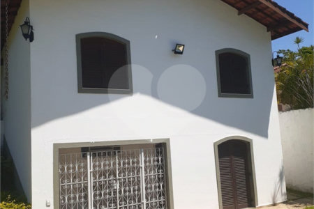 Casa Térrea com 3 quartos sendo 1 suíte. 1.400m² A/T. Jardim Floresta, Atibaia, SP
