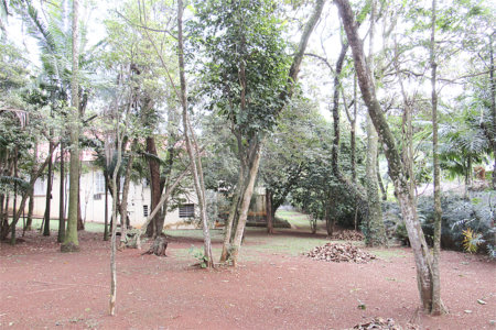 Casa à venda com 4 quartos, sendo 2 suítes,  no condomínio Chácara Flora, São Paulo - SP