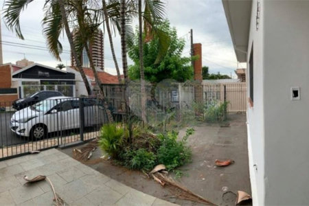 Casa térrea no Centro de Araraquara/SP, com 3 dormitórios, sendo 1 suíte