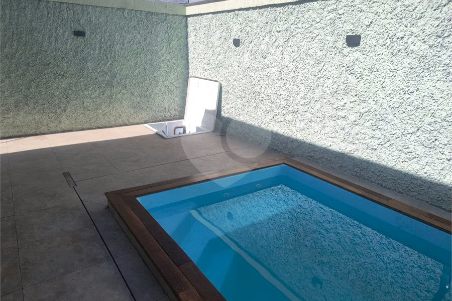 casa térrea, recém construida, 3 dormitórios sendo 1 suíte, 2 vagas de garagem, piscina e espaço gourmet