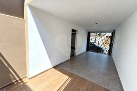 Casa à venda na Vila Galvão, com 210 m²