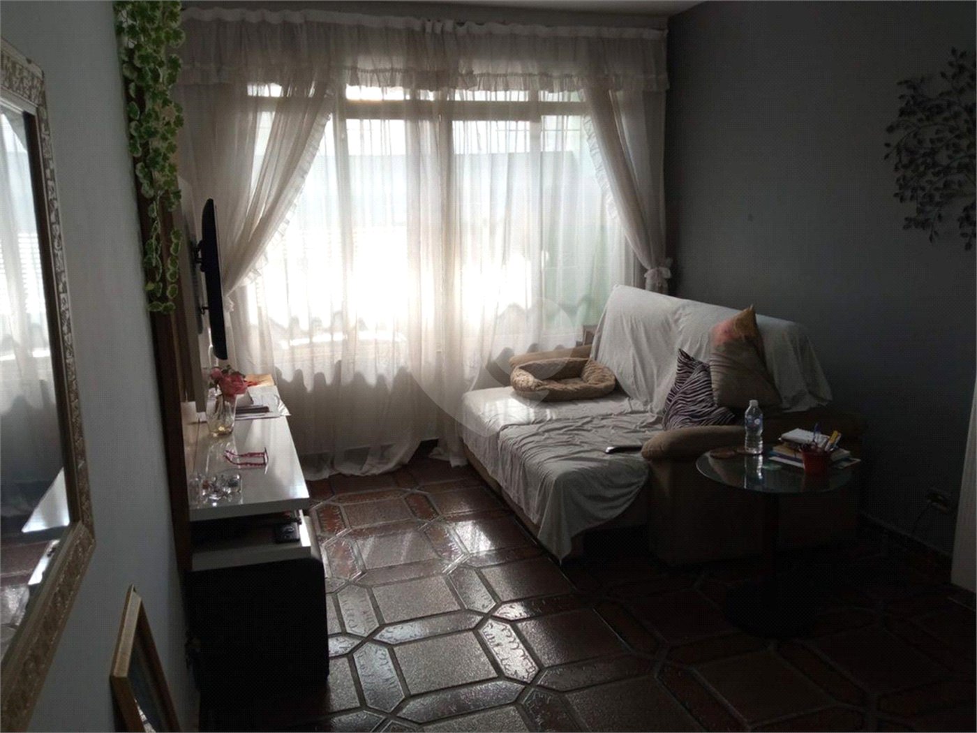 Ótimo sobrado, com amplo espaço interno (127m2), possuindo 03 dormitórios (01 suíte),