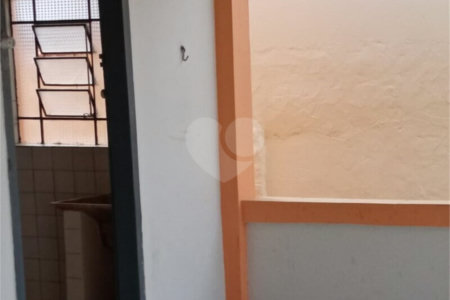 Casa térrea e espaçosa no centro da cidade por apenas R$370.000,00!!! Vamos agendar uma visita?
