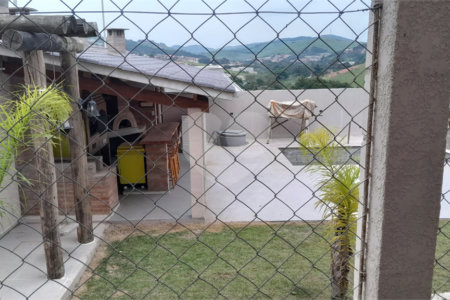 Chácara em Área Rural de Piracaia, com casa principal + 4 kitnets alugadas, excelente localização