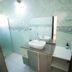 Casa com 4 Dormitórios e área de lazer com piscina