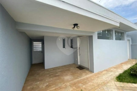 Casa à venda com 3 dormitórios, sendo 1 suite e ampla área de lazer no Jardim Brasil