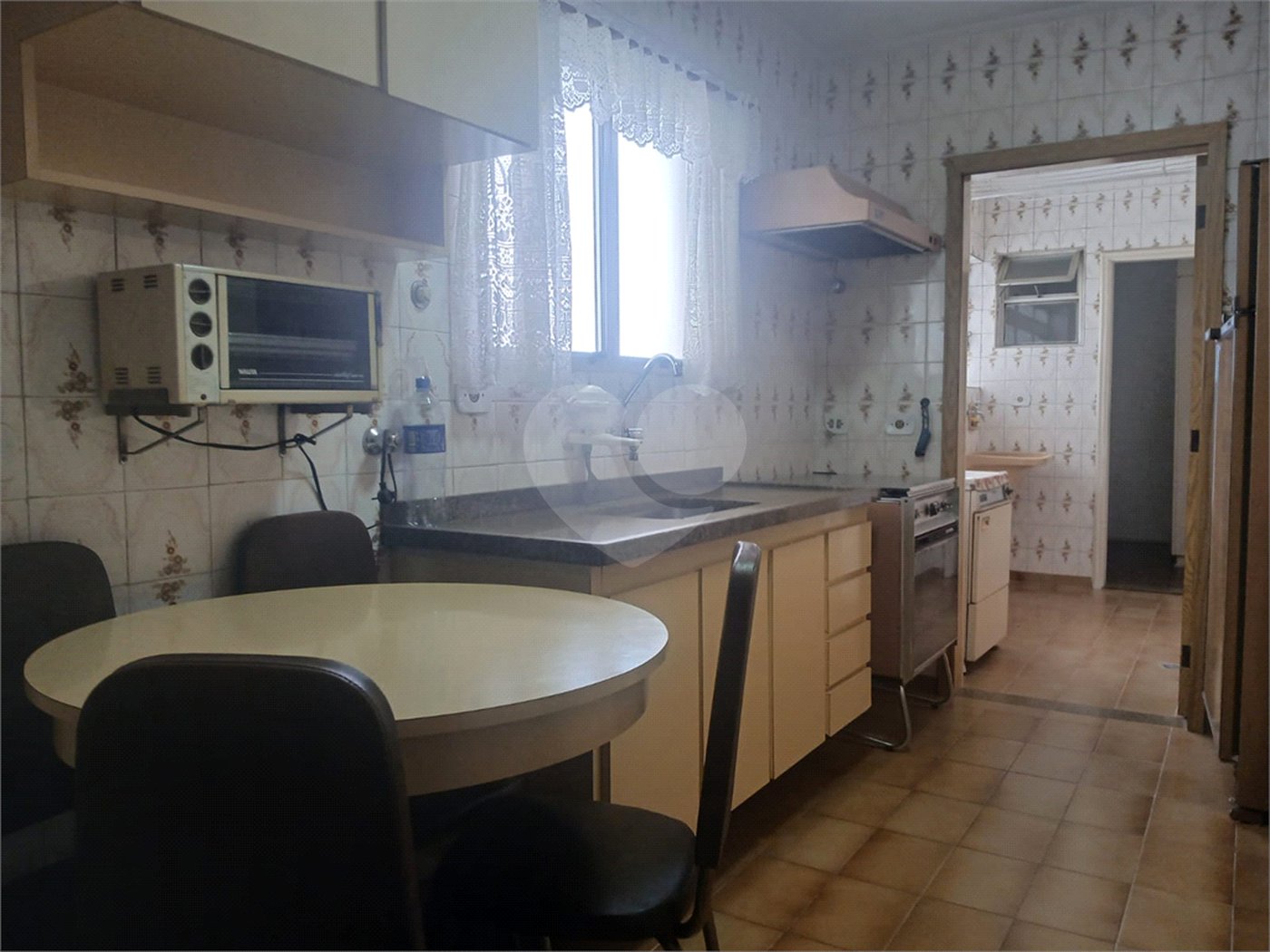 Apartamento a venda com porteira fechada no Belem com 95m com 03 dormitórios espaçoso sendo um suíte, 2 vagas. Aceita Permuta.