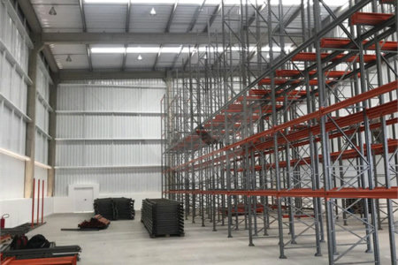 Galpão industrial com renda à venda em Cotia