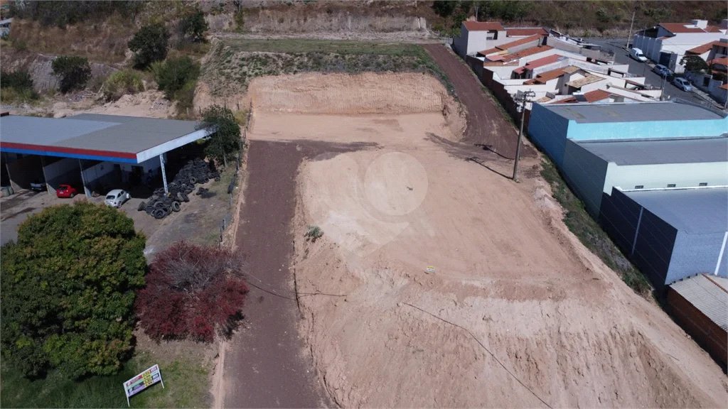 Terreno Amplo com 6.265m² e Acesso por Dois Níveis – Ótima Localização!