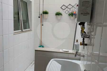 Sobrado á venda com 102m²- Vila Bertioga.