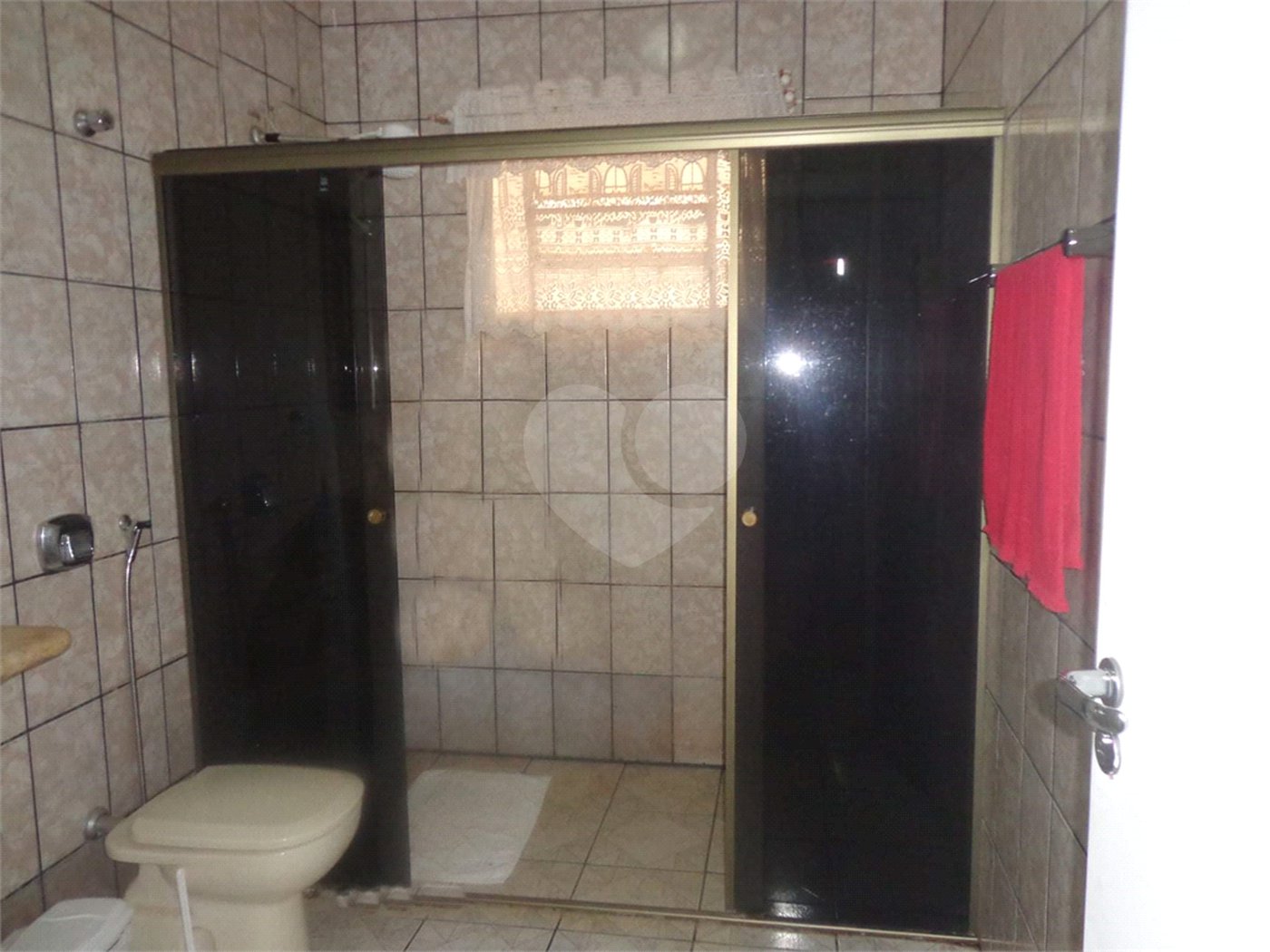 Casa Térrea com 3 dormitórios, sendo 1 suíte.
