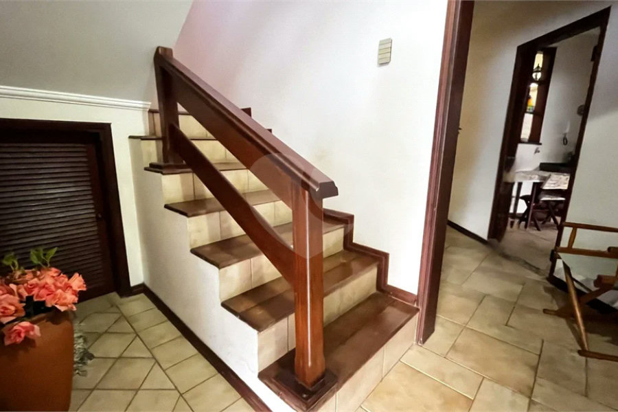 Casa à venda com 3 quartos, sendo 1 suíte, em Jardim Dos Estados, Poços de Caldas - MG