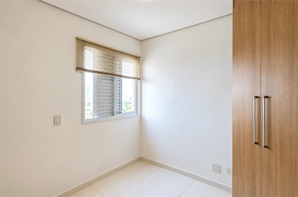 Apartamento de 84m² na Vila Lusitânia, em São Bernardo do Campo, com 3 dormitórios, suíte com varanda, 2 vagas cobertas, depósito privativo e lazer completo.