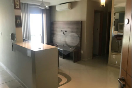 APARTAMENTO MOBILIADO EM FRENTE AO SHOPPING 02 DORMITÒRIOS