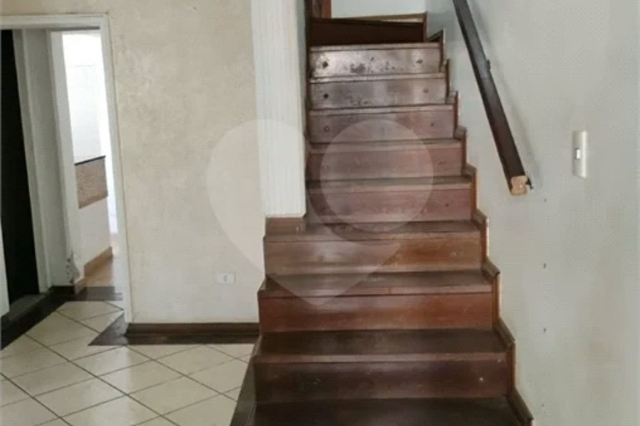 Vende-se sobrado de 3 andares na Vila Santa Catarina