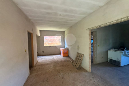 Casa á venda com 03 dormitórios, no residencial Itamarati em São Carlos.