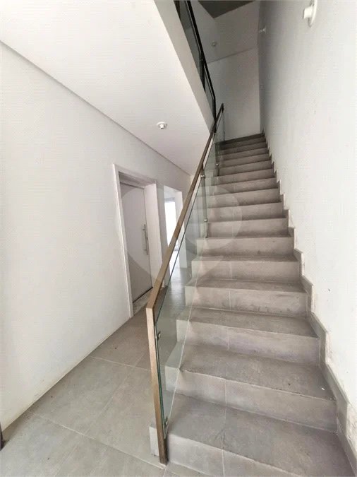 Casa à venda ou para alugar com 3 suítes no condomínio Jardim Flora, São Paulo - SP