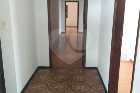 Casa à venda com 4 quartos, sendo 1 suíte,  no Centro, Vinhedo, SP