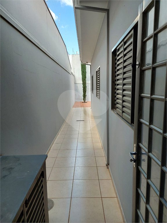 Casa Térrea com 2 dormitórios, sendo 1 suíte.