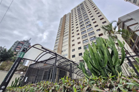 ÓTIMO APARTAMENTO 76 m² ÚTEIS REFORMADO 1 VAGA DE GARAGEM