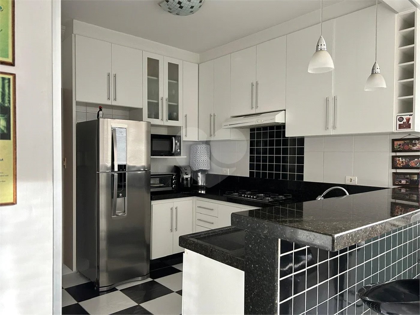 Apartamento amplo com 02 dormitórios, 01 suíte