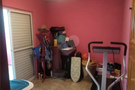 Sobrado de 120m² com dois dormitórios, vaga de garagem, churrasqueira no Alto do Ipiranga