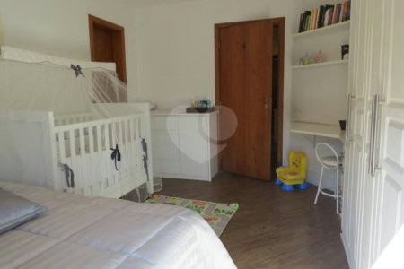 Casa de Vila à venda com 5 quartos, sendo 3 suítes, em Morumbi, São Paulo, SP