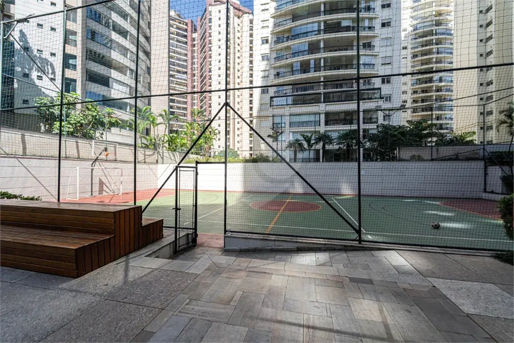 Apartamento à venda em Moema