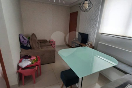 Apartamento no Condomínio Residencial Monte Logan