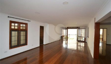 Casa à venda com 5 quartos, sendo 2 suítes,  em Vila Galvão, Guarulhos, SP