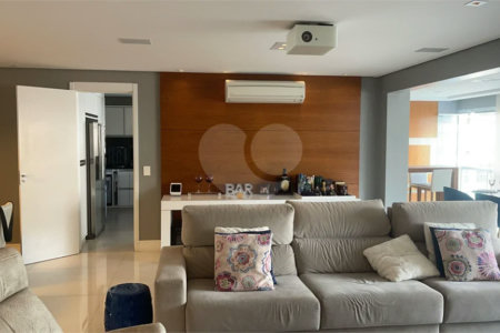 Apartamento na Mooca com 204 m² com vista maravilhosa, sendo 3 suítes e 4vagas.