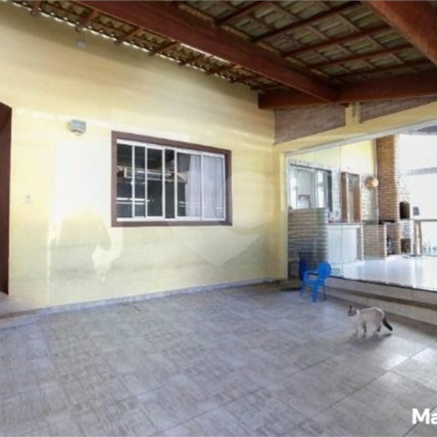 Casa com 170m² , 3 dormitórios , sendo 1 suíte , 2 vagas de garagem à venda no bairro do Jabaquara.