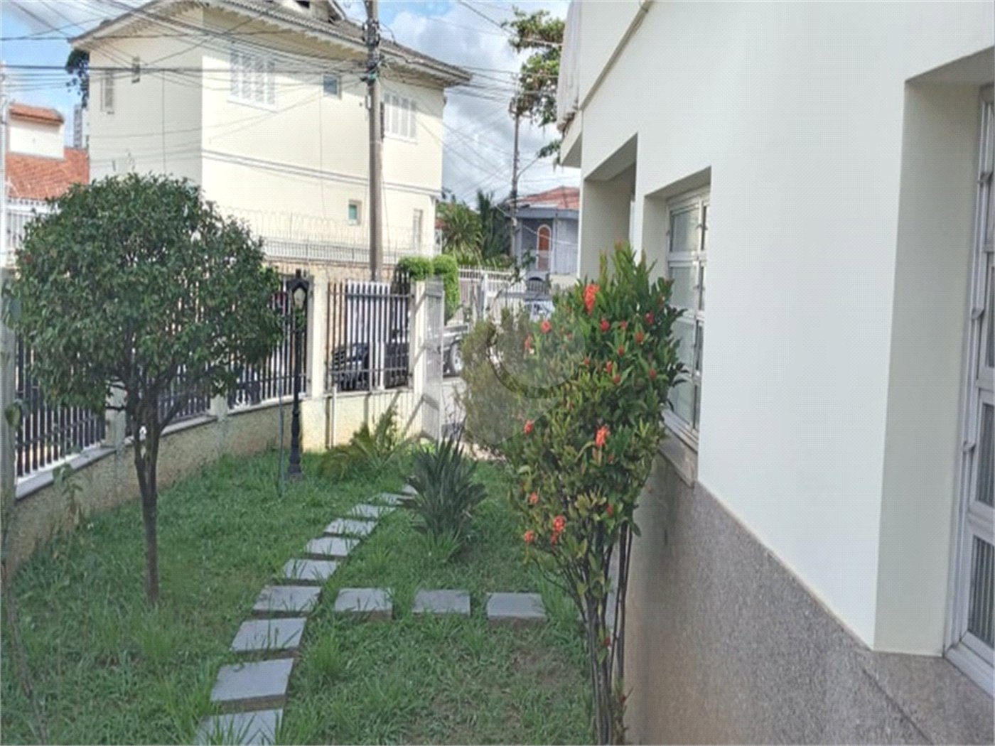 Bonita casa assobradada,no Bairro das Palmas do Tremembé, terreno com 14 X 50 e 350 área construída