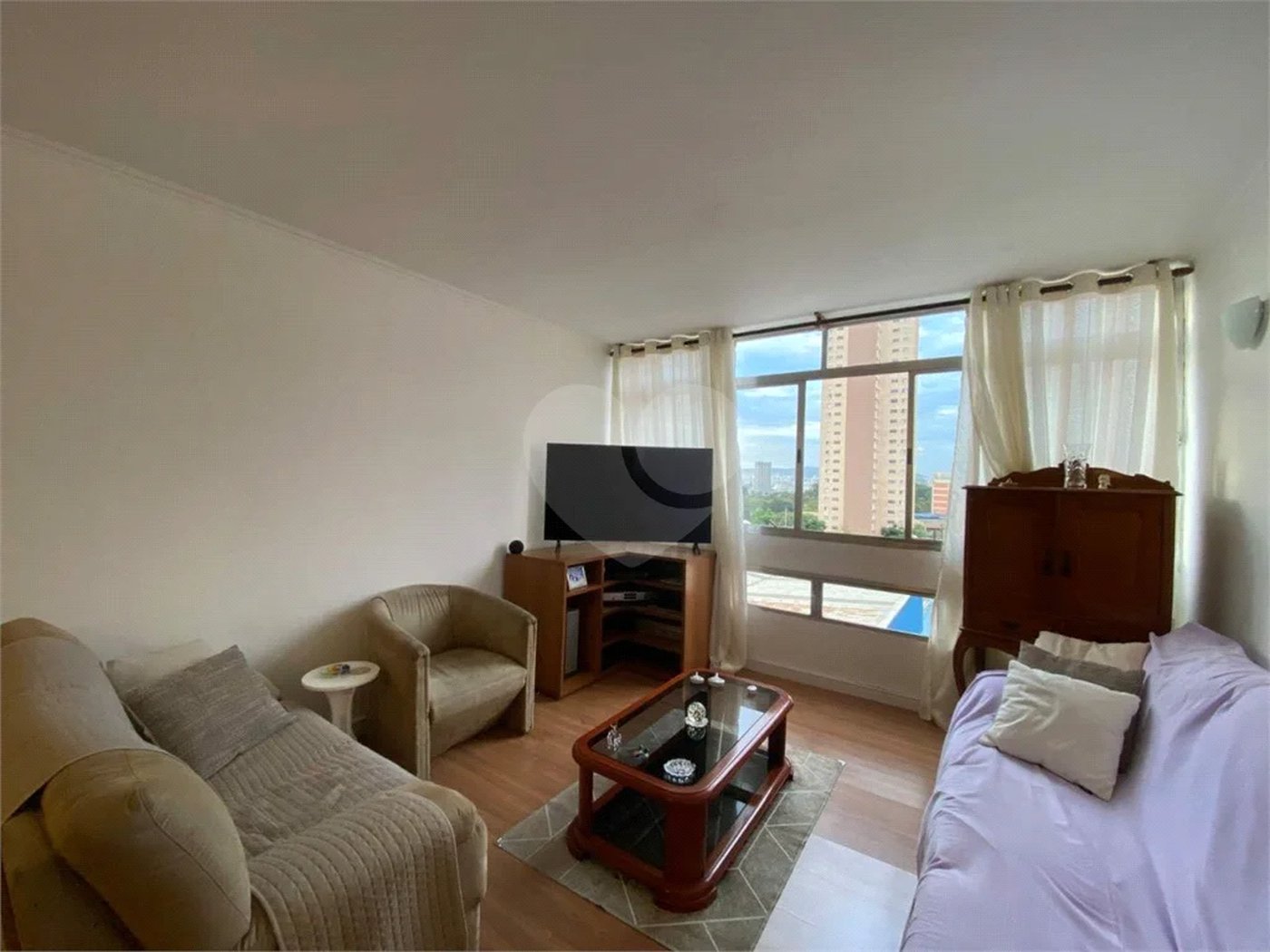 Apartamento de 03 Dormitórios com uma Vaga.