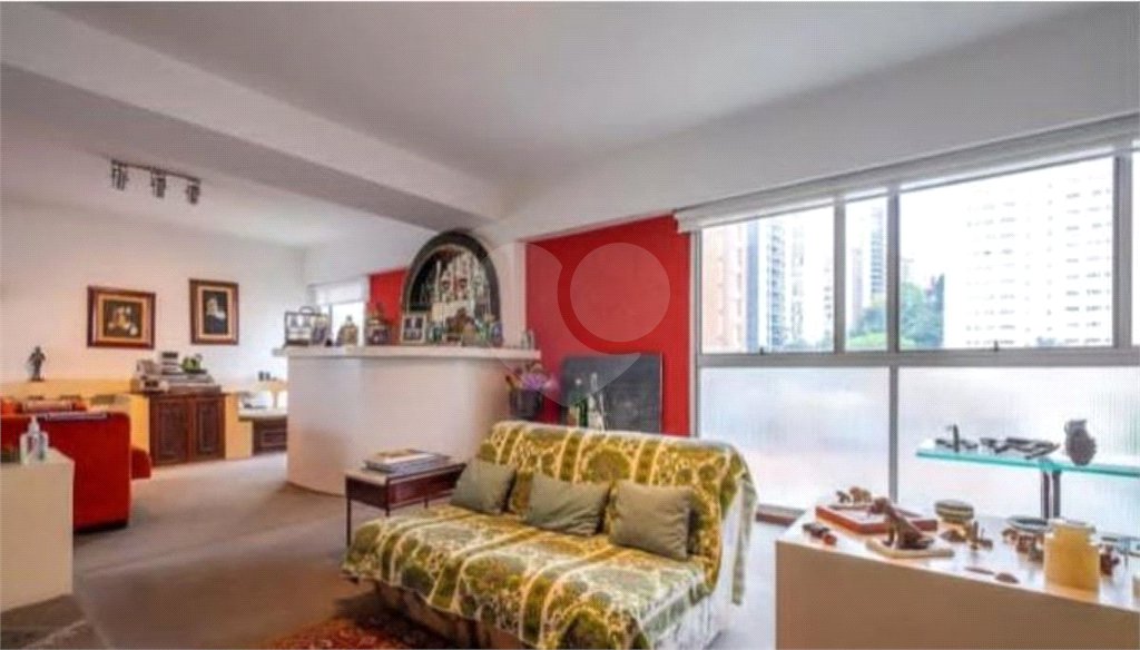 Apartamentro 3 dormitorios localizado no coração do Ibirapuera, ao lado do Ginásio do Ibirapuera,