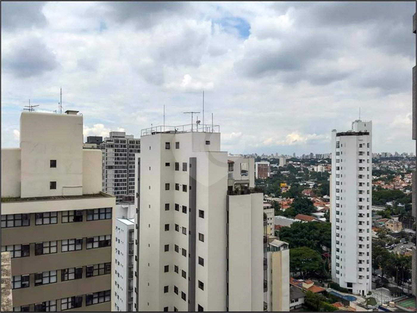 Apartamento à Venda no Campo Belo – Rua Demóstenes, 606