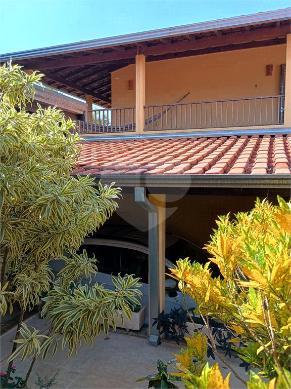 Sobrado com 3 quartos à venda com área gourmet completa e 5 vagas de garagem – Santa Marta - São Carlos/SP